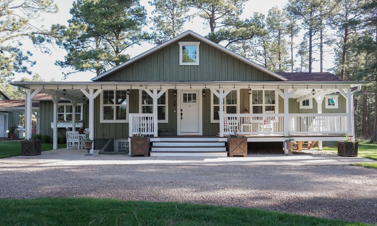 Monument House | Farmhouse Cottage Near Monument And Air Force Academy