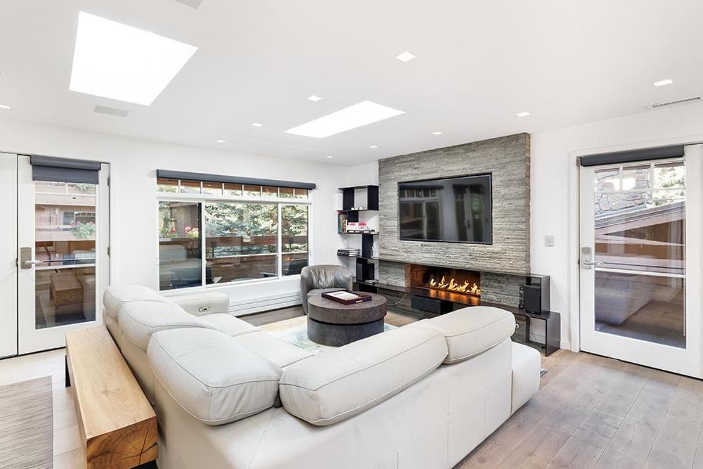 Aspen House | Fasching Haus Unit 390, Luxury Penthouse w/Exceptional Views, Beautiful Decor, and Natural Light