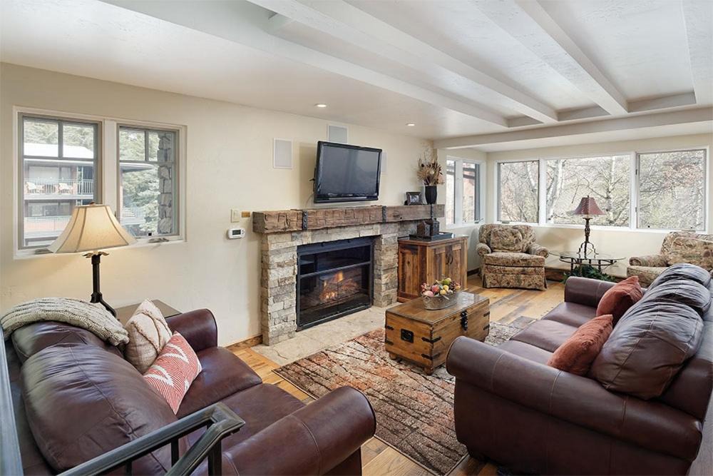 Aspen House | Fasching Haus Unit 8, Deluxe Condo w/A/C, Private Deck, 2 Blocks to Downtown