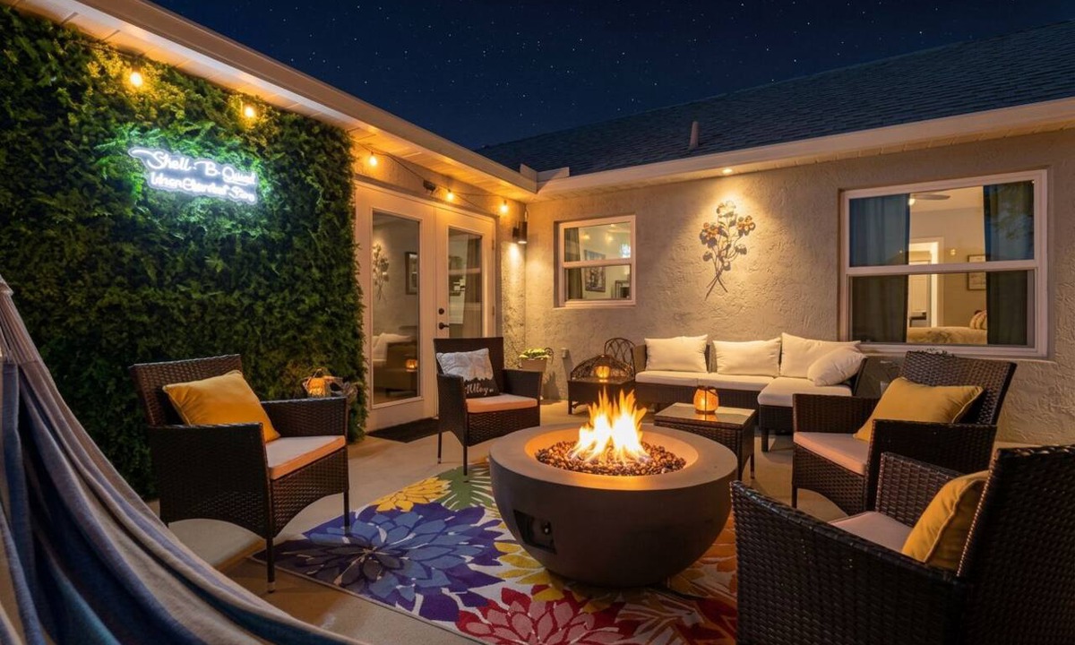 Indian Trails House | Firepit | Bikes | Ping Pong |Luxury Home 15 Min. to Beach