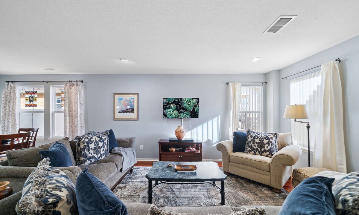 Walnut Grove House | Flyer's Nest Townhome