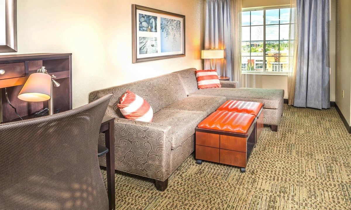 Northfield Apartment | Free Breakfast Buffet. Pool & Gym Access. Near Colorado Convention Center.