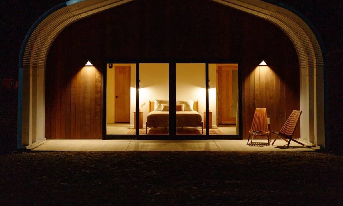 Center House | Frontier Drive-Inn | Suite 12