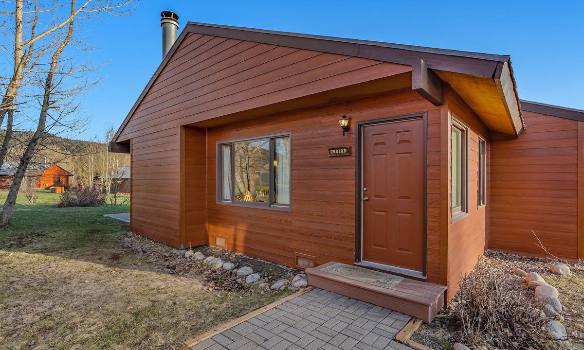 Clark Cabin | Fully equipped kitchen, pet friendly, and beautiful views.