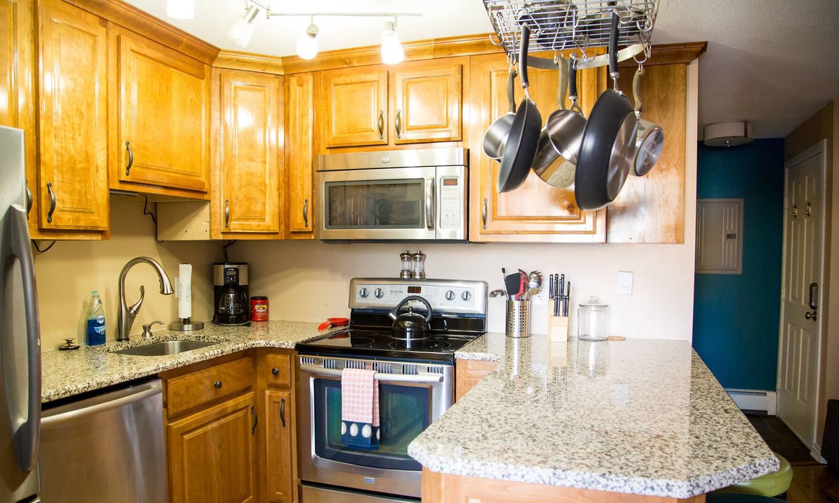 Whittier Condo | Fully Furnished One Bedroom With Jetted Bathtub on Pearl