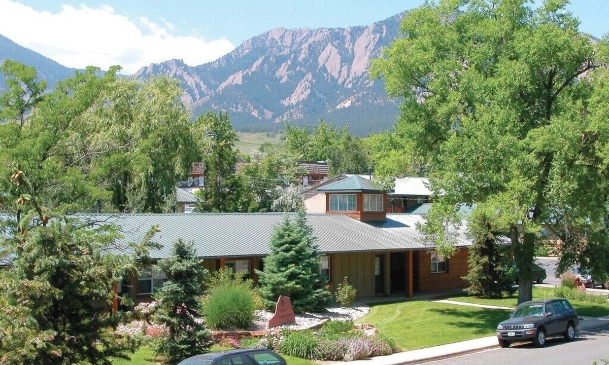 Baseline Sub Apartment | Furnished All Inclusive 1 Bedroom Condo Two Blocks East of CU