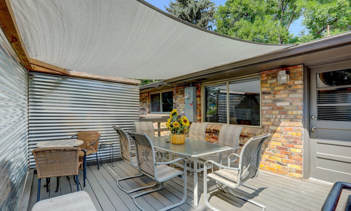 Columbine Valley House | Games, Art & Pot Friendly with ZenDen near Downtown Littleton-Denver