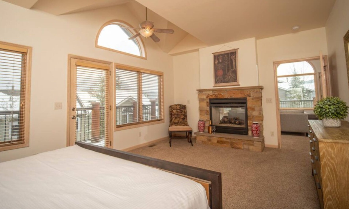 Stanley Hills Condo | Gather around the fire w/ friends, family in spacious condo w/ hot tub! #330