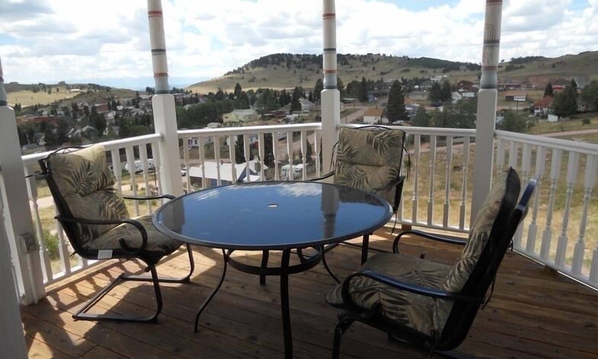 Cripple Creek Bed & Breakfast | Gold Strike Inn Beautiful, luxurious and completely renovated Victorian mansion