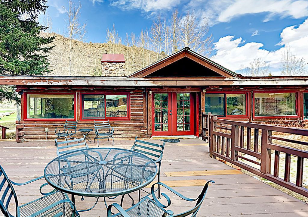 Intermountain House | Gore Creek House w/ Hot Tub, Fireplace & Deck - 4.2 Miles to Vail Ski Resort