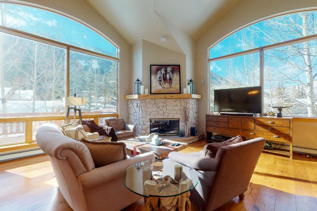 Vail House | Gorgeous home in Quiet East Vail