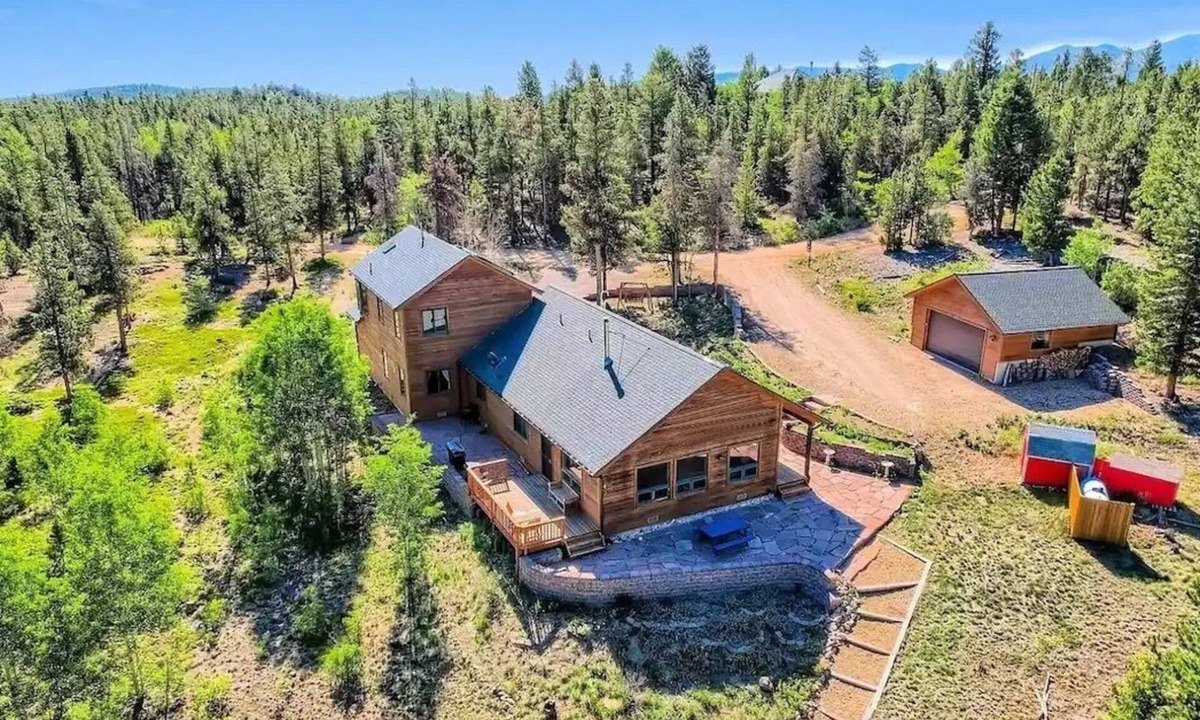 Black Hawk House | Gorgeous Mountain Getaway in Nederland