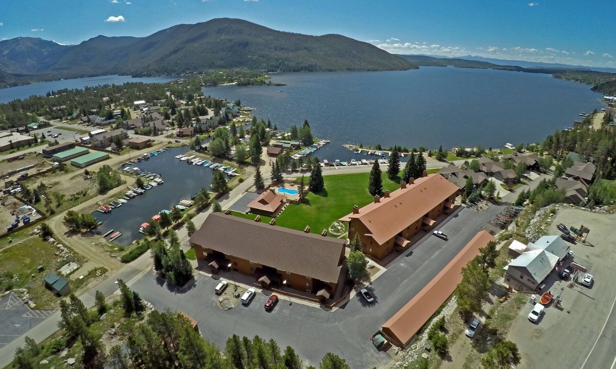 Grand Lake Condo | Grand Lake Oasis: Lakeside Condo near Rocky Mountain Nat Park