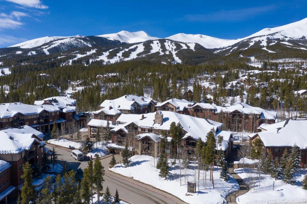 Four O'Clock Resort | Grand Timber Lodge