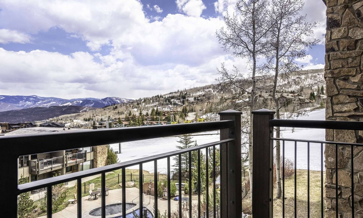 Snowmass Village Condo | Guest Favorites at 10% Off! Stay 3 nights through Nov