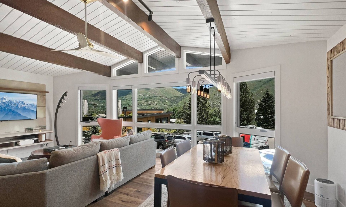 Aspen Condo | Guest Favorites at 10% Off! Stay 3 nights through Nov