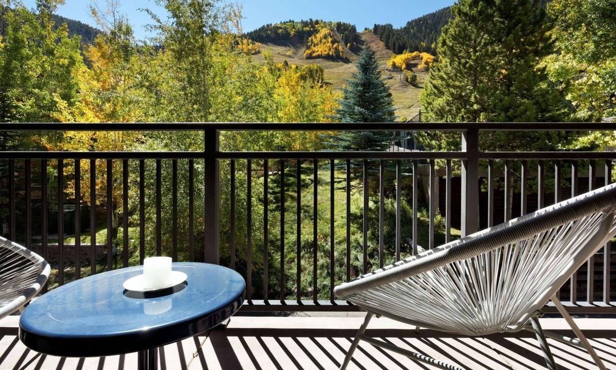 Aspen Condo | Guest Favorites at 10% Off! Stay 3 nights through Nov