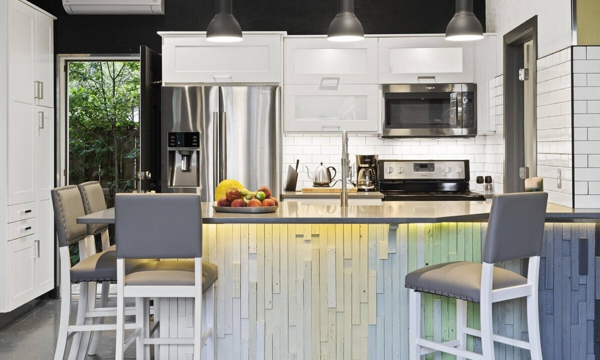 Barths House | Gym, theater, hot-tub and 2 kitchens.
