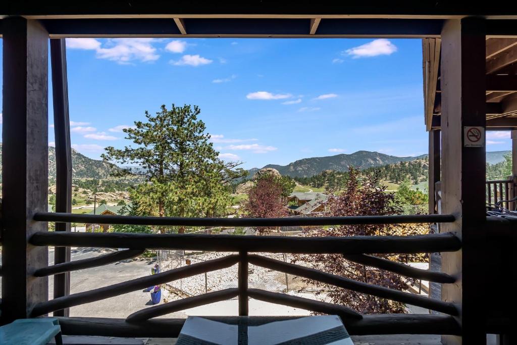 Estes Park Apartment | Hallett Peak 101 Condo
