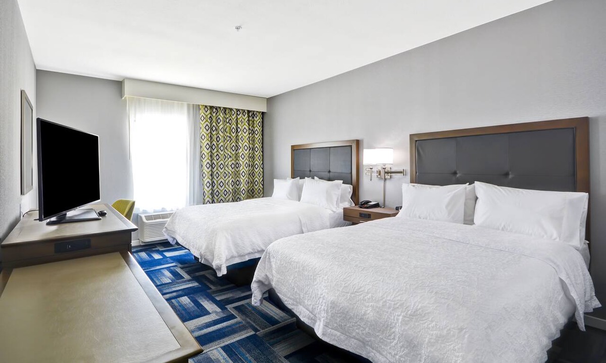 Kyle Hotel | Hampton Inn Kyle