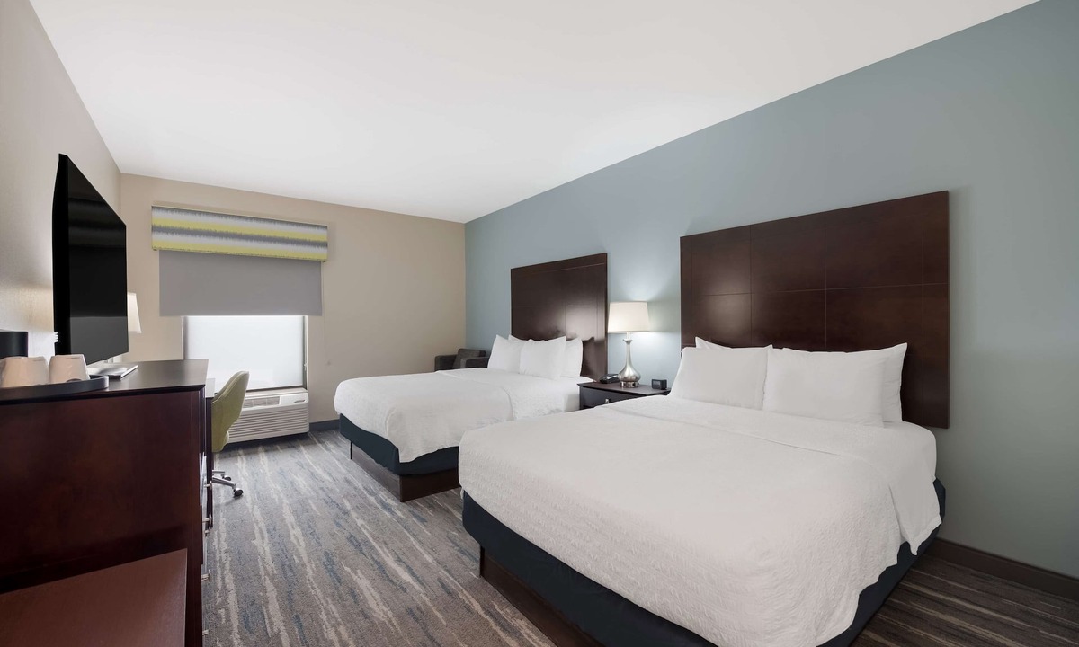 Marshall Hotel | Hampton Inn Marshall