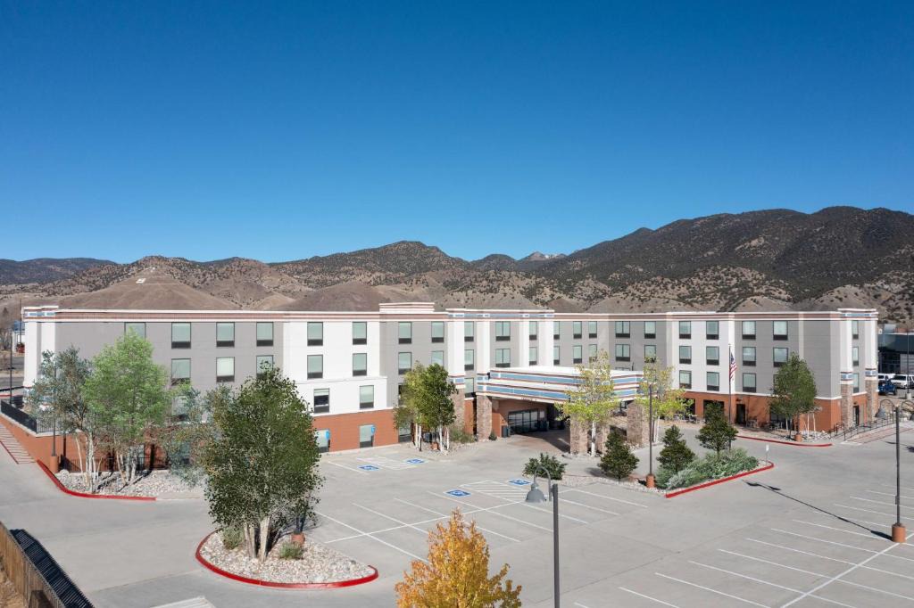 Salida Hotel | Hampton Inn & Suites Salida, CO