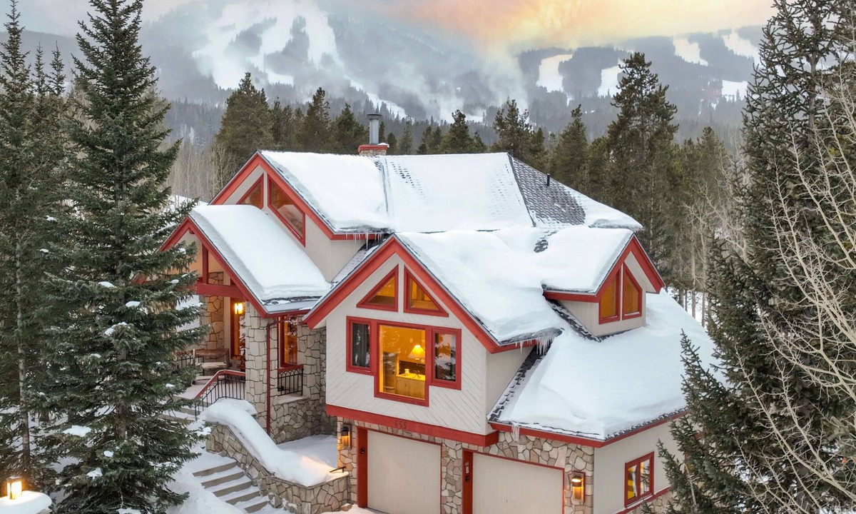 Warrior's Mark West House | Happy Trails Lodge Home: Large, Stylish, Hot Tub