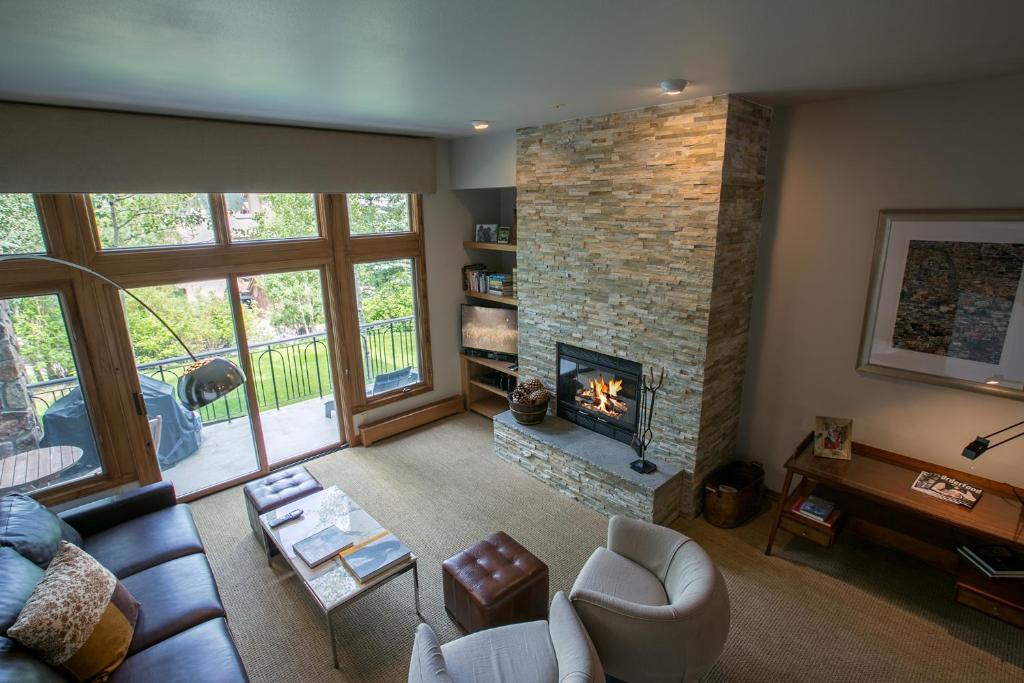 Highlands Townhomes Apartment | Highlands Townhome by Vail Realty