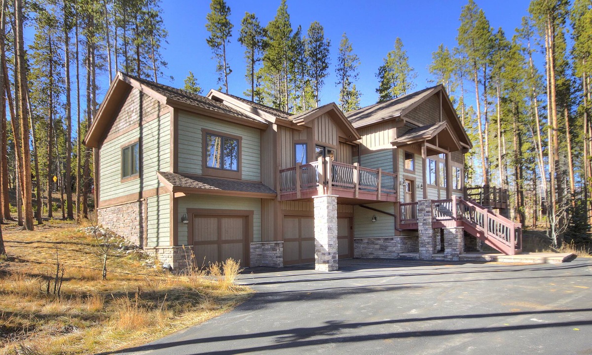 The Highlands House | Highlands Trail House: Gorgeous Home - Hot Tub.