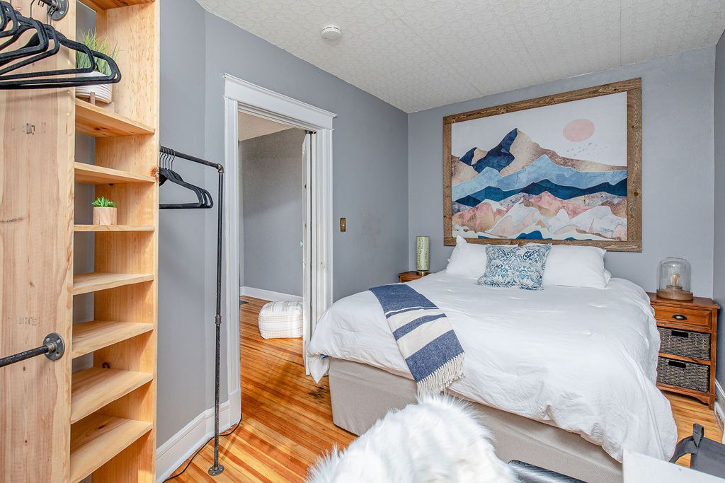 Capitol Hill Apartment | Historic 1 Bedroom Apartment in the heart of Capitol Hill