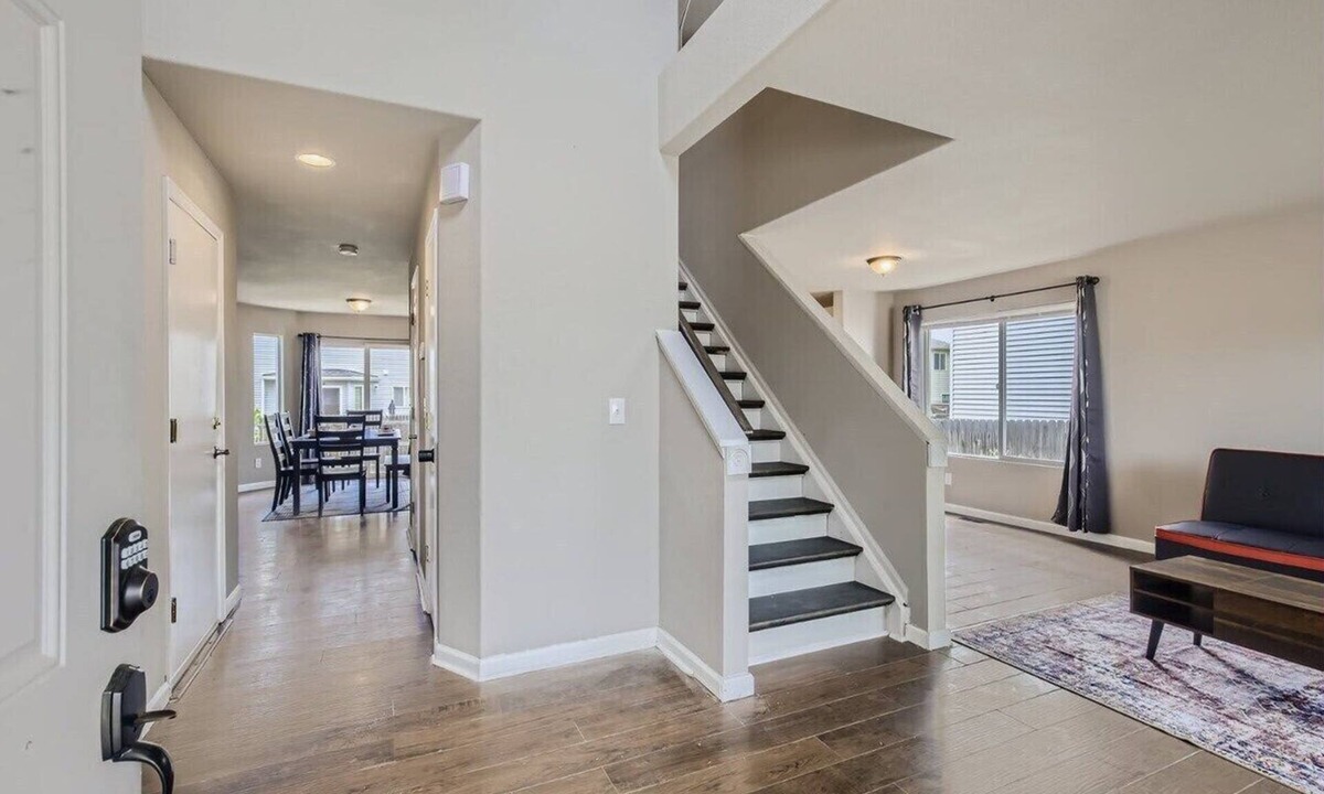 Longmont House | Holiday Discount! Cozy 6BR Retreat for Groups!