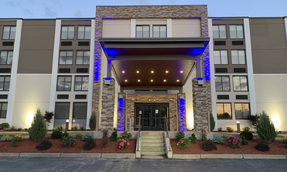 Fall River Hotel | Holiday Inn Express Fall River North by IHG