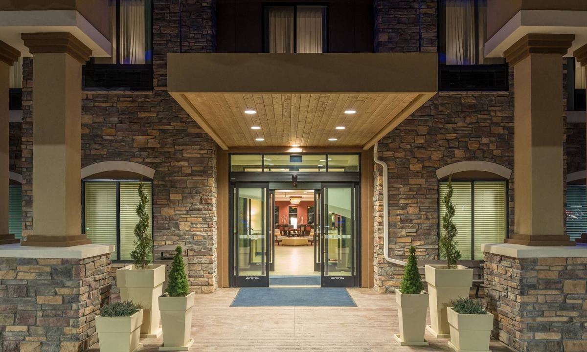 Castle Rock Hotel | Holiday Inn Express & Suites Denver South - Castle Rock by IHG