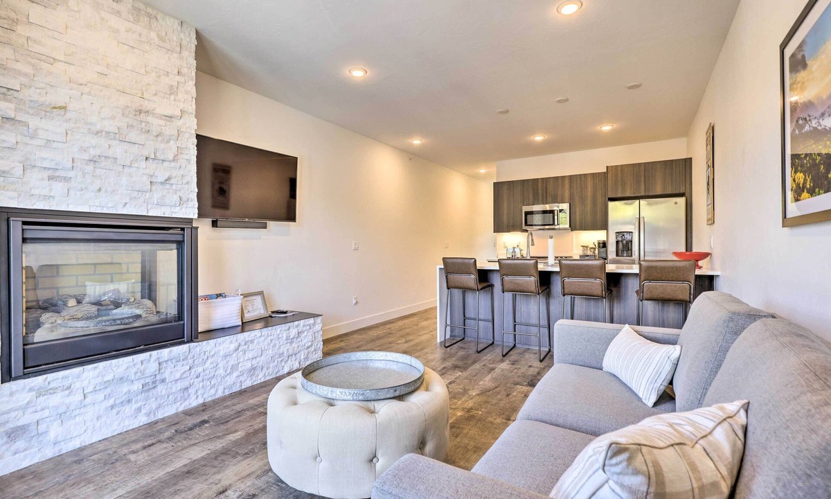 Willow Grove Condo | Hot Tub & Balcony: Riverfront Silverthorne Condo!