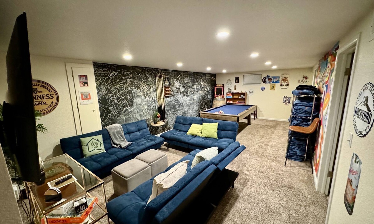 South Westminster House | Hot Tub, Entertainers Lounge, 6 bedrooms - Denver's Beer Inspired BnB