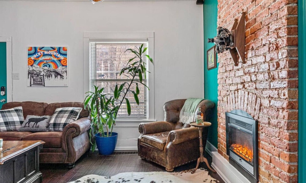 Curtis Park House | HOT TUB Firepit Pool Table Patio Downtown Denver
