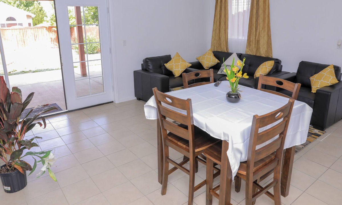 Green Valley Ranch House | House 2BR,1BA,Sleeps 6