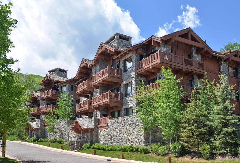 Avon Apartment | Hummingbird C102 Condo
