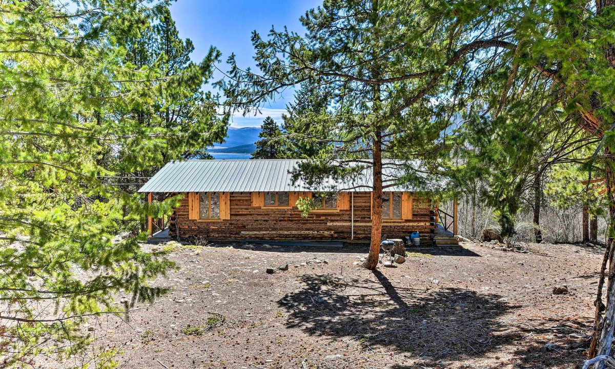Twin Lakes Cabin | Idyllic Twin Lakes Escape w/Deck + Fire Pit!