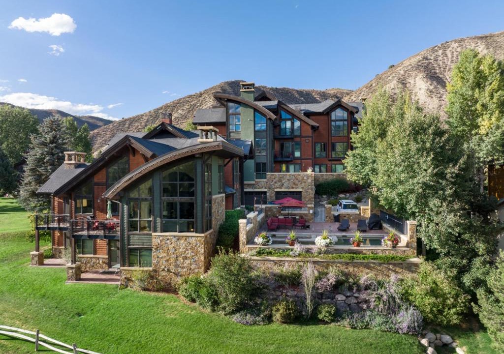 Avon House | Impeccable Lakeside Penthouse