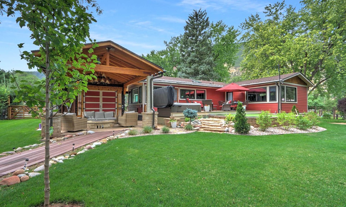 Glenwood Springs House | Incredible Newly Remodeled Family Home w/Hot Tub, Fire Pit, Near Dwntwn & Pools