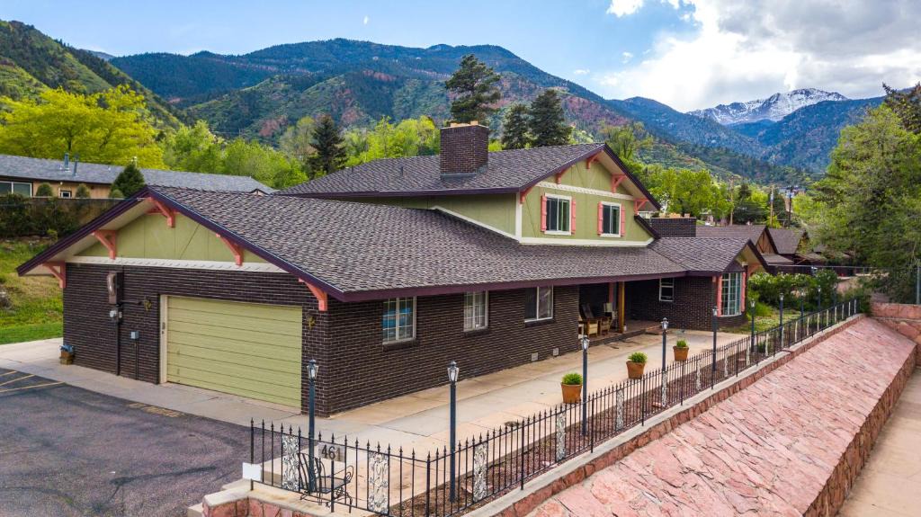 Manitou Springs Historic District Bed & Breakfast | INNhale Resort and Spa