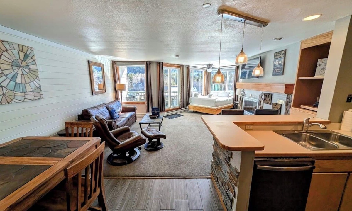 Lakeside Village Condo | Inviting studio with a fully equipped kitchen