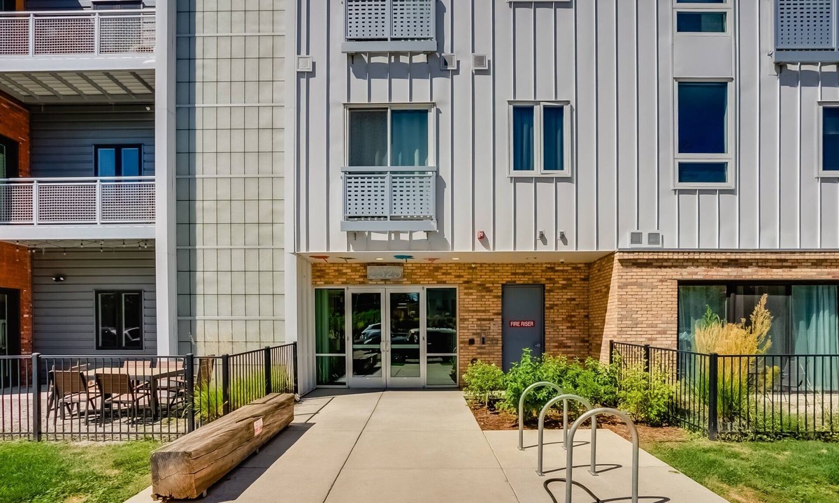 Five Points Condo | Jungle House: 2 Bed Condo w/parking & Patio