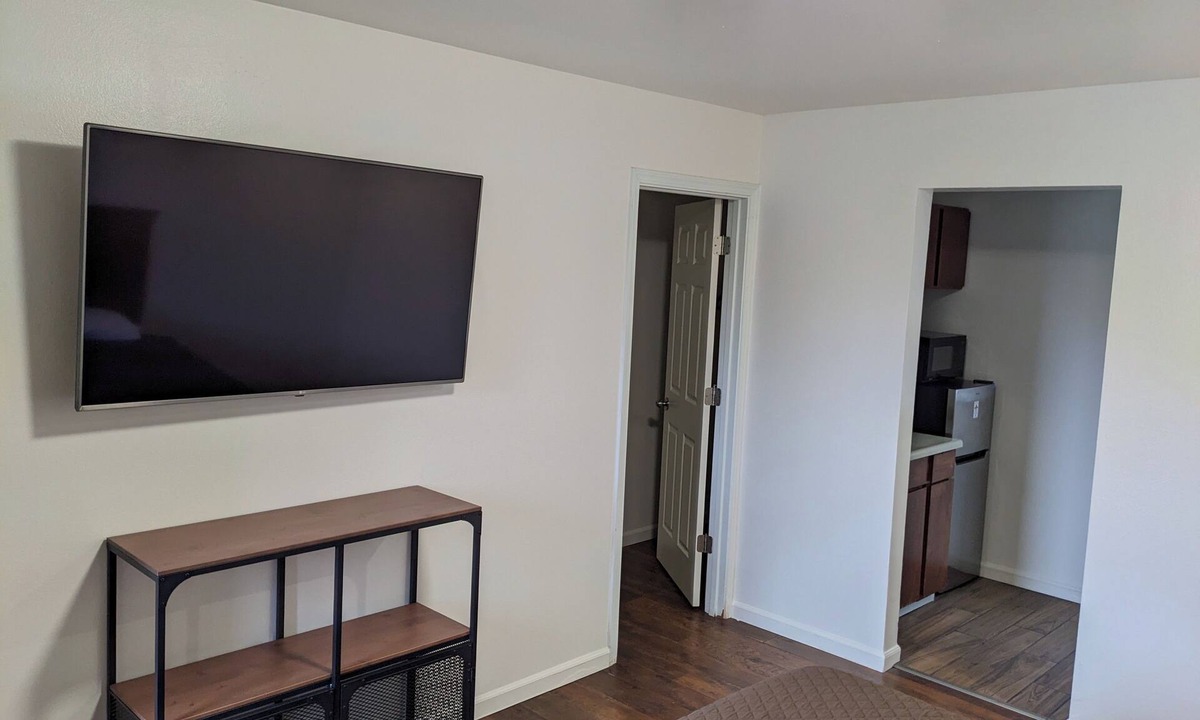 Edmonds Hotel | K&E Motor Inn