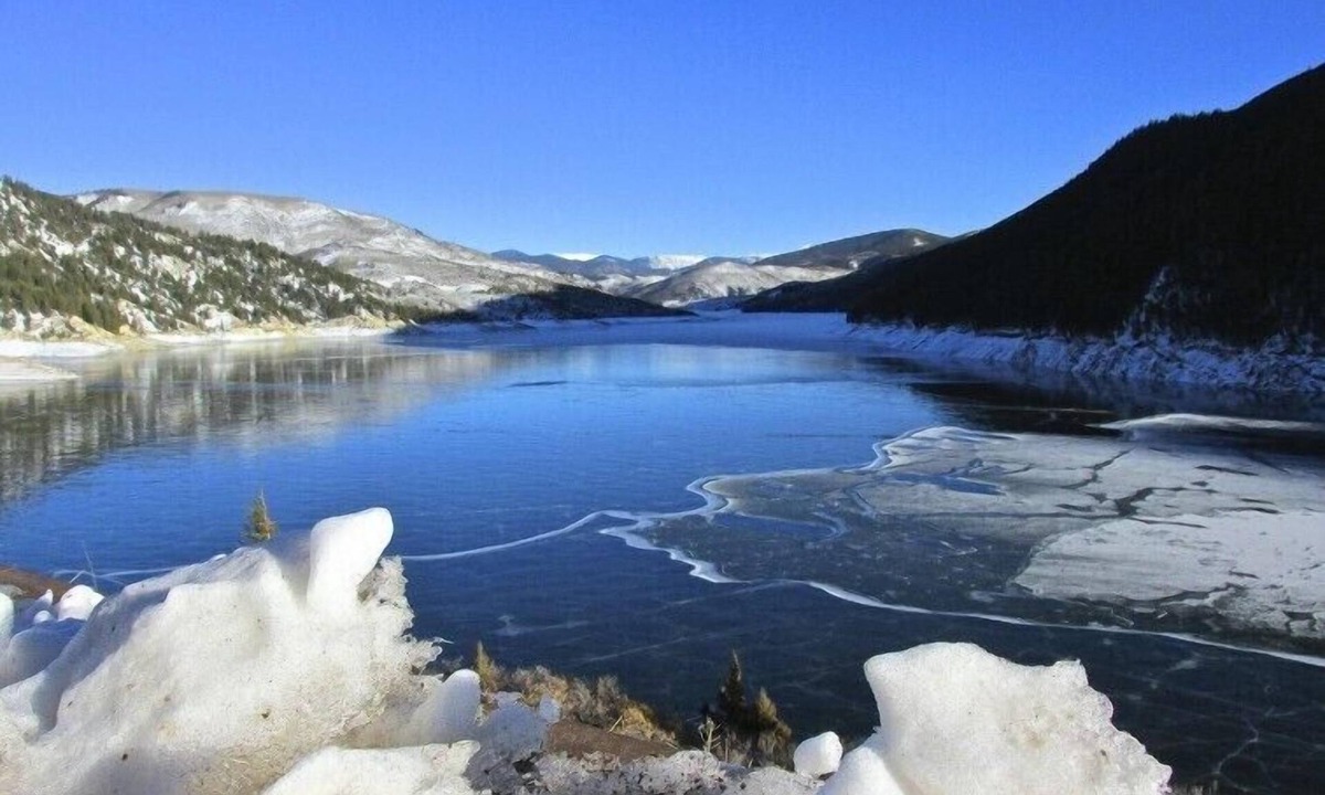 Pitkin County House | King Suite : Beyul Retreat