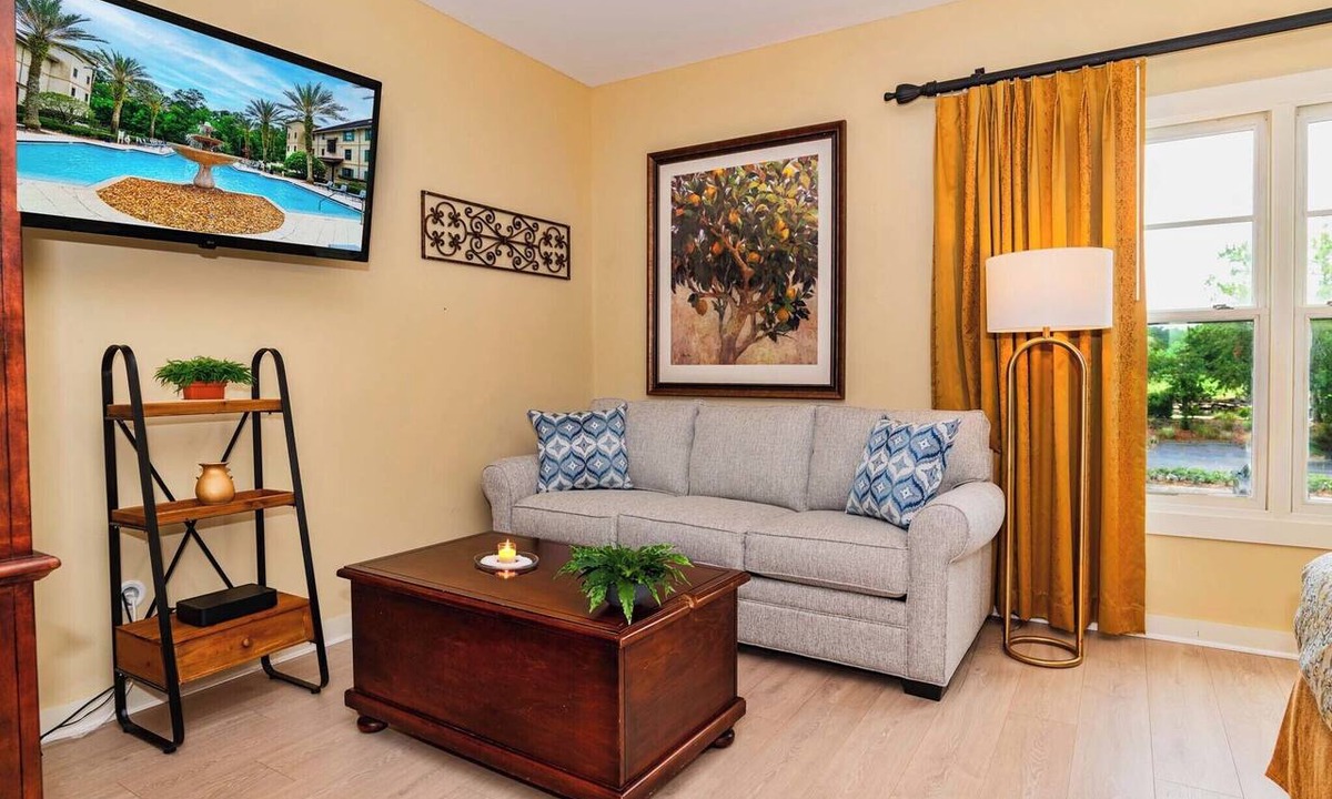 St. Augustine Condo | King Suite w/kitchenette & full size fridge -55 in TV cable -pool & hot tub!