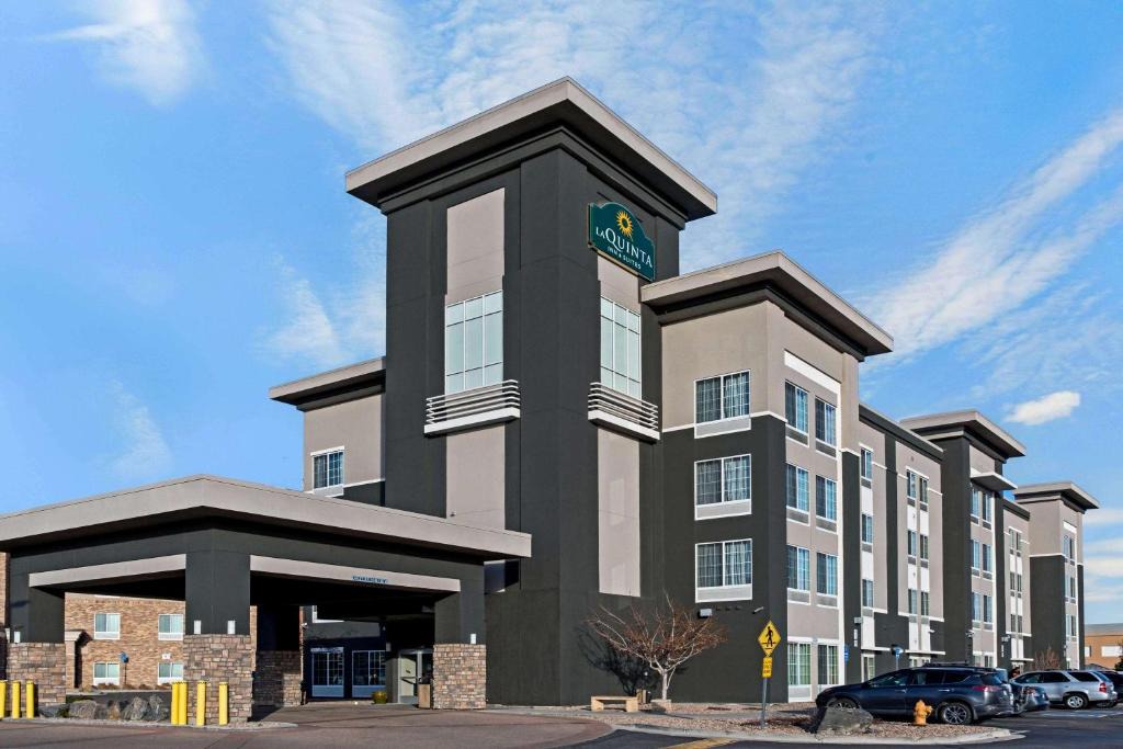 Montbello Hotel | La Quinta by Wyndham Denver Gateway Park
