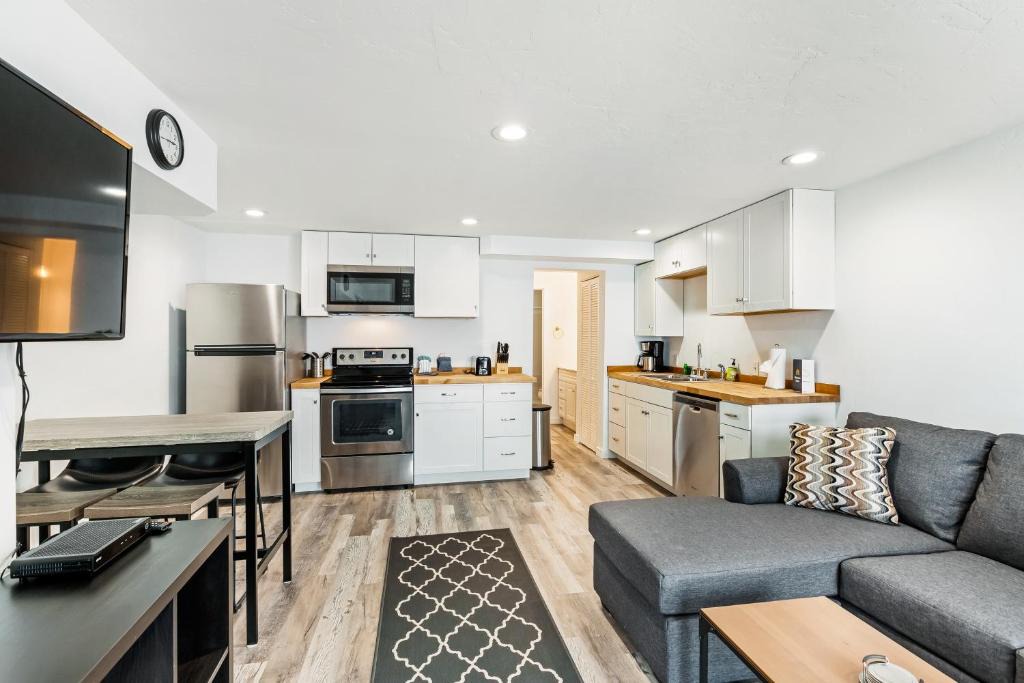 Dillon Hotel | Lake Dillon Retreat