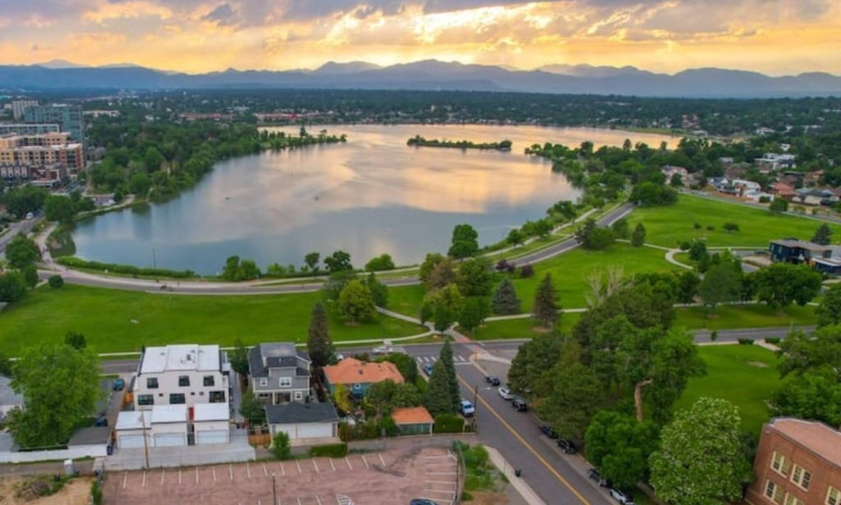 Sloan Lake Apartment | Lakefront Basement Hideaway